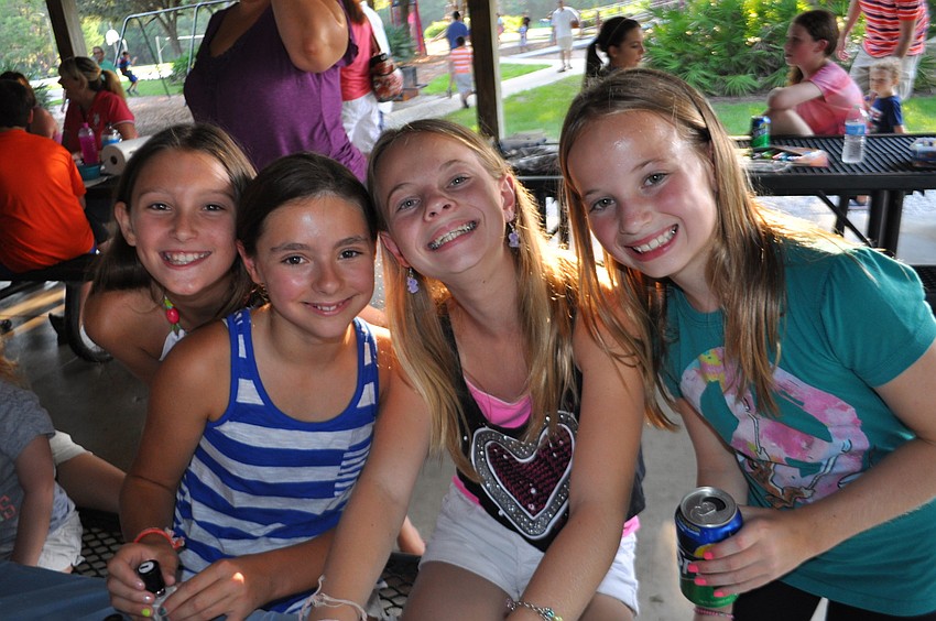 Jayme Rudd, Jordan Cohen and Katie and Emma Hurwitz have fun together.