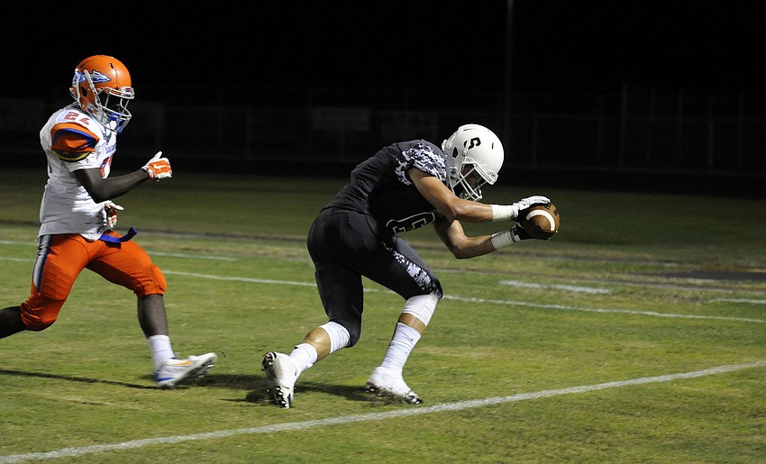 Braden River junior Travis Williams caught an 8-yard touchdown early in the fourth quarter.
