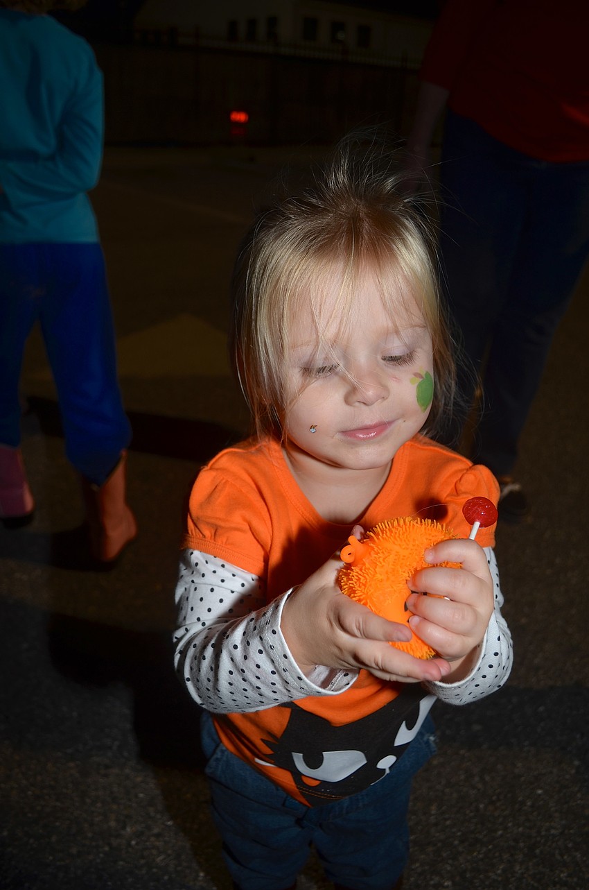 Sydney Burghardt shows off her prize.