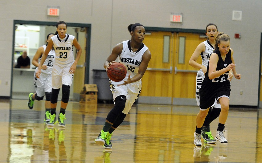 Lakewood Ranchâ€™s Aleah Robinson pushes the ball down the court in the second quarter.