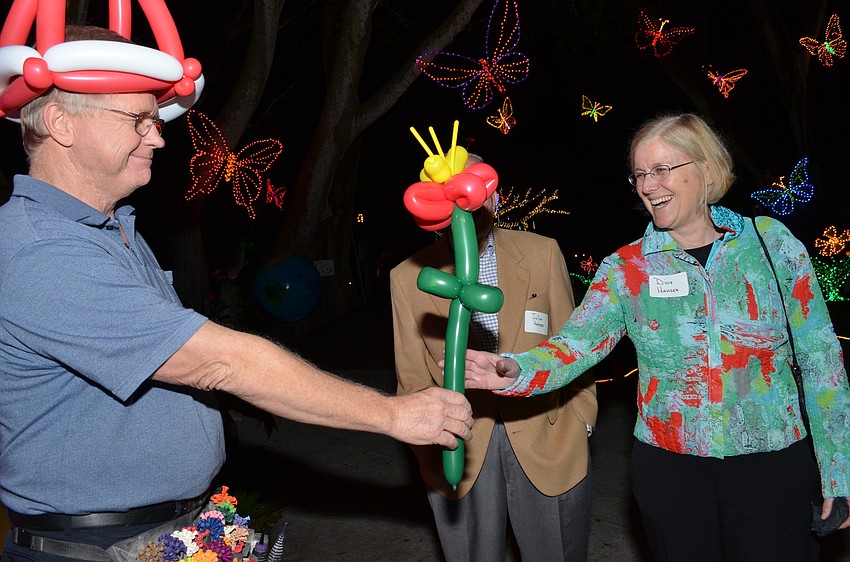 Greg Art made a hibiscus especially for Dicie Hansen.