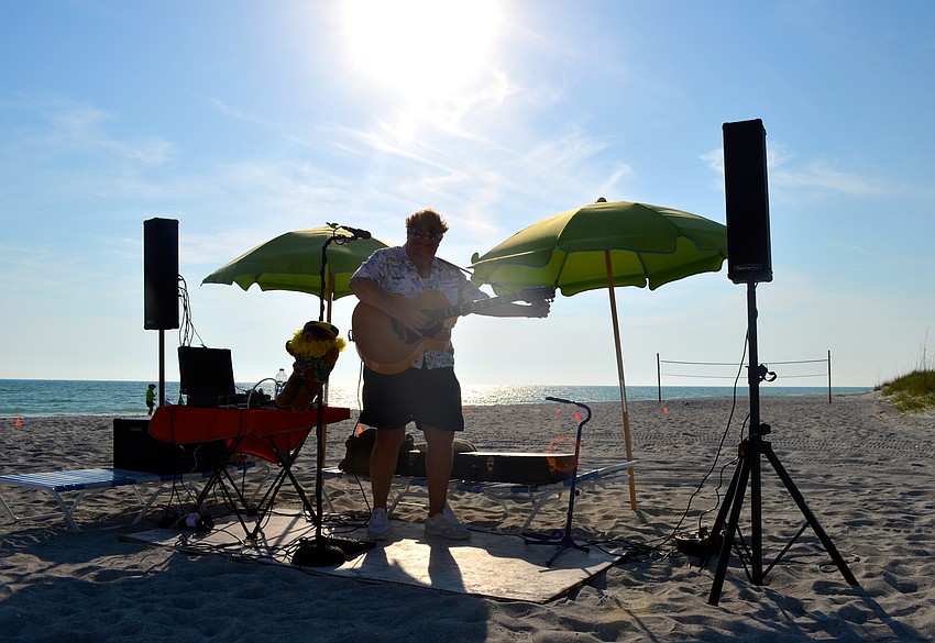 Jimmy Bones entertained the crowd with classics.