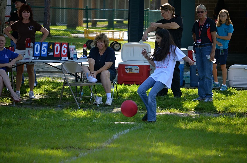 Alexis Lara-Amerson focuses on the ball.