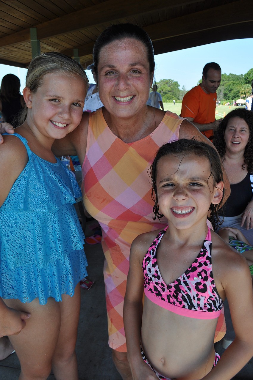 Maggie, Phylis and Carolyne Fincher find a shady spot.