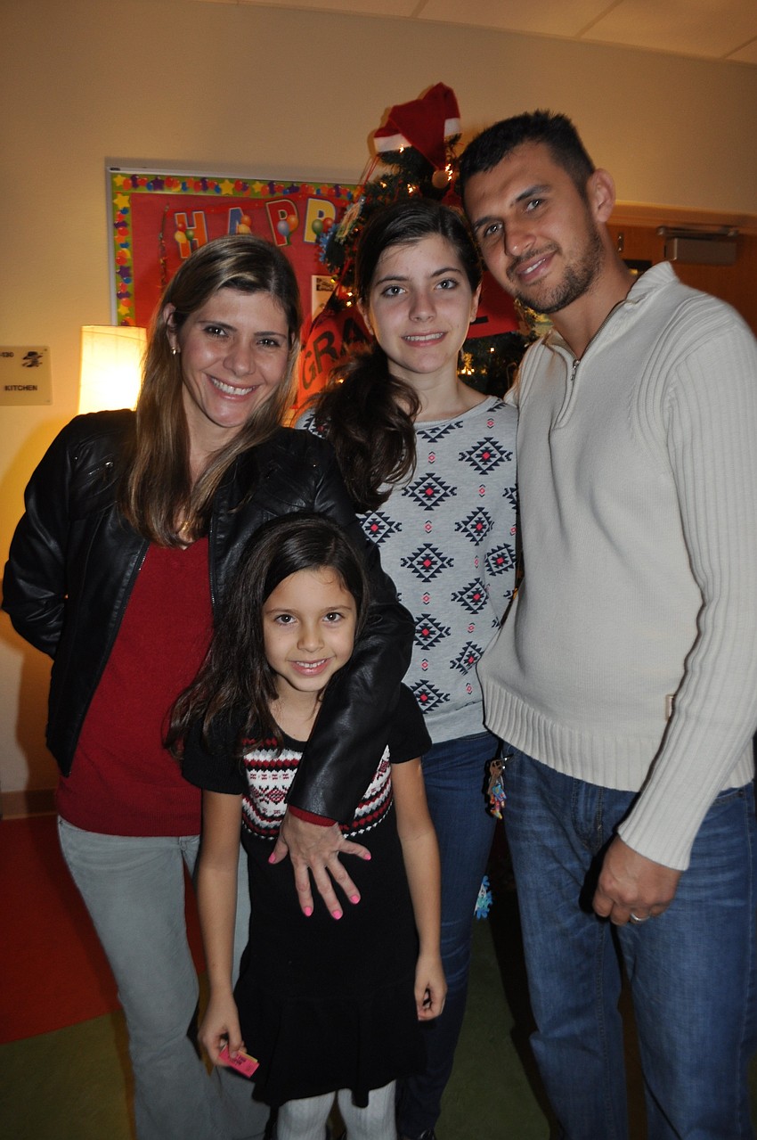Liana, Isabella, Manoela and Celso Vieira attend for the first time.
