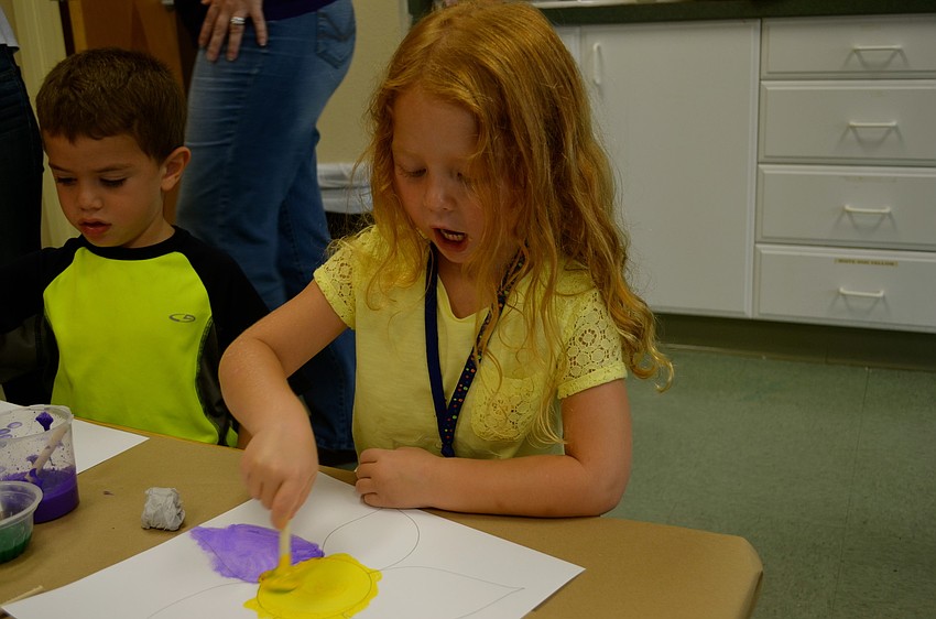 Sarah Sandwall paints.