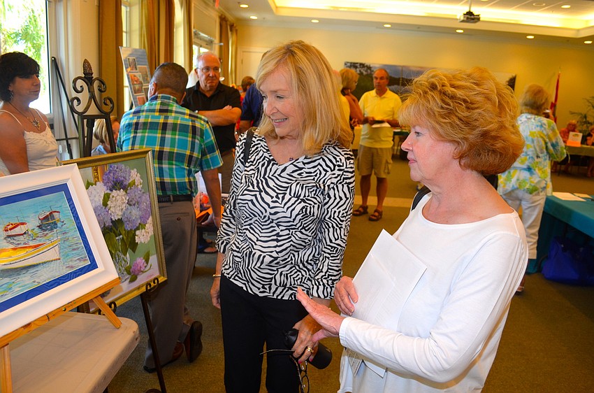 Sydney McSweeney discusses her painting with Kathy Casey.