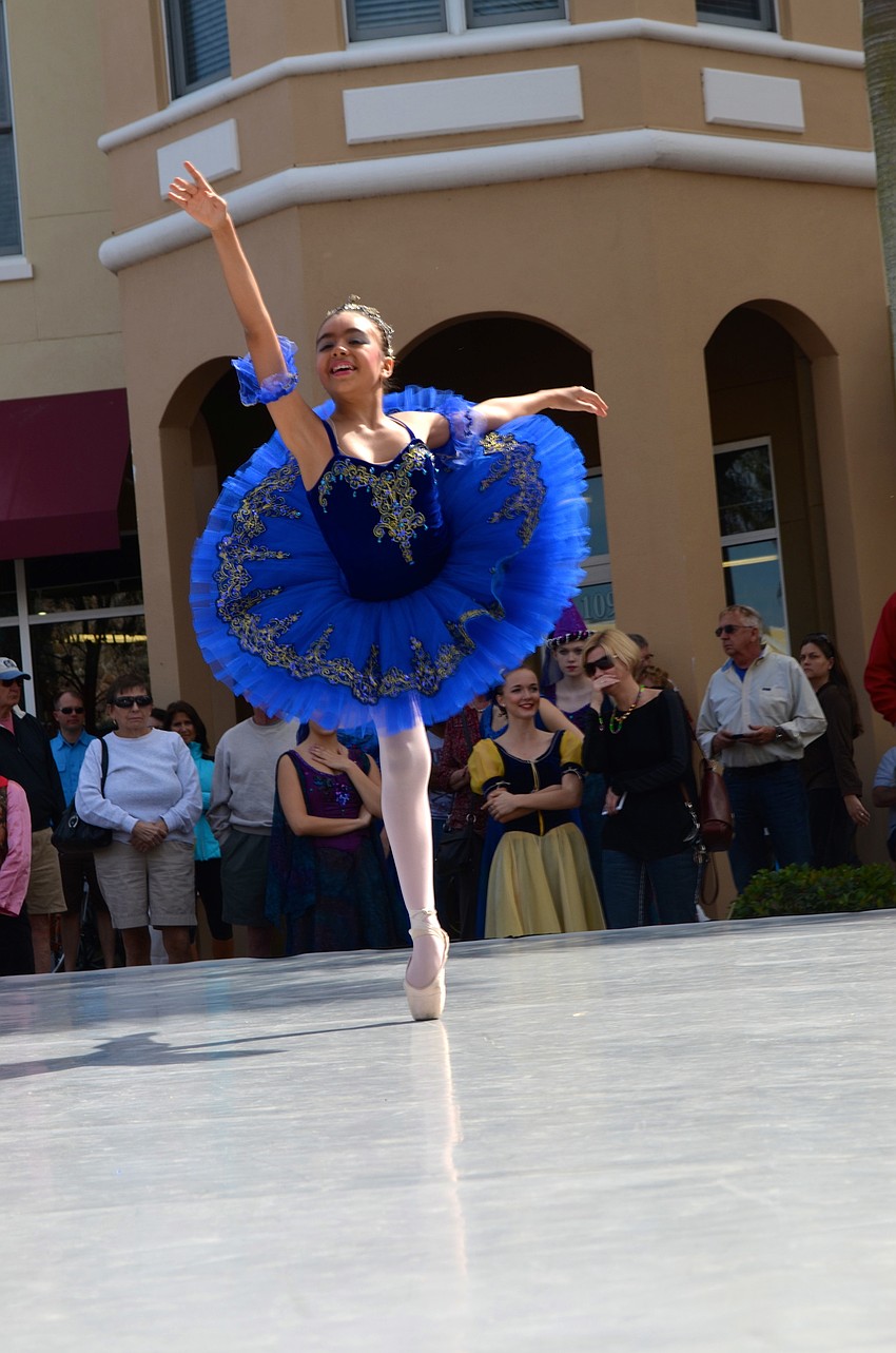 Emely Fernandez dances ballet.