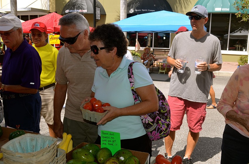 Norman and Robin Roth shop for their fruits and vegetables.