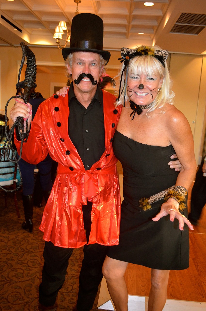 Mike Sapowicz tries to train his leopard wife, Tracey.