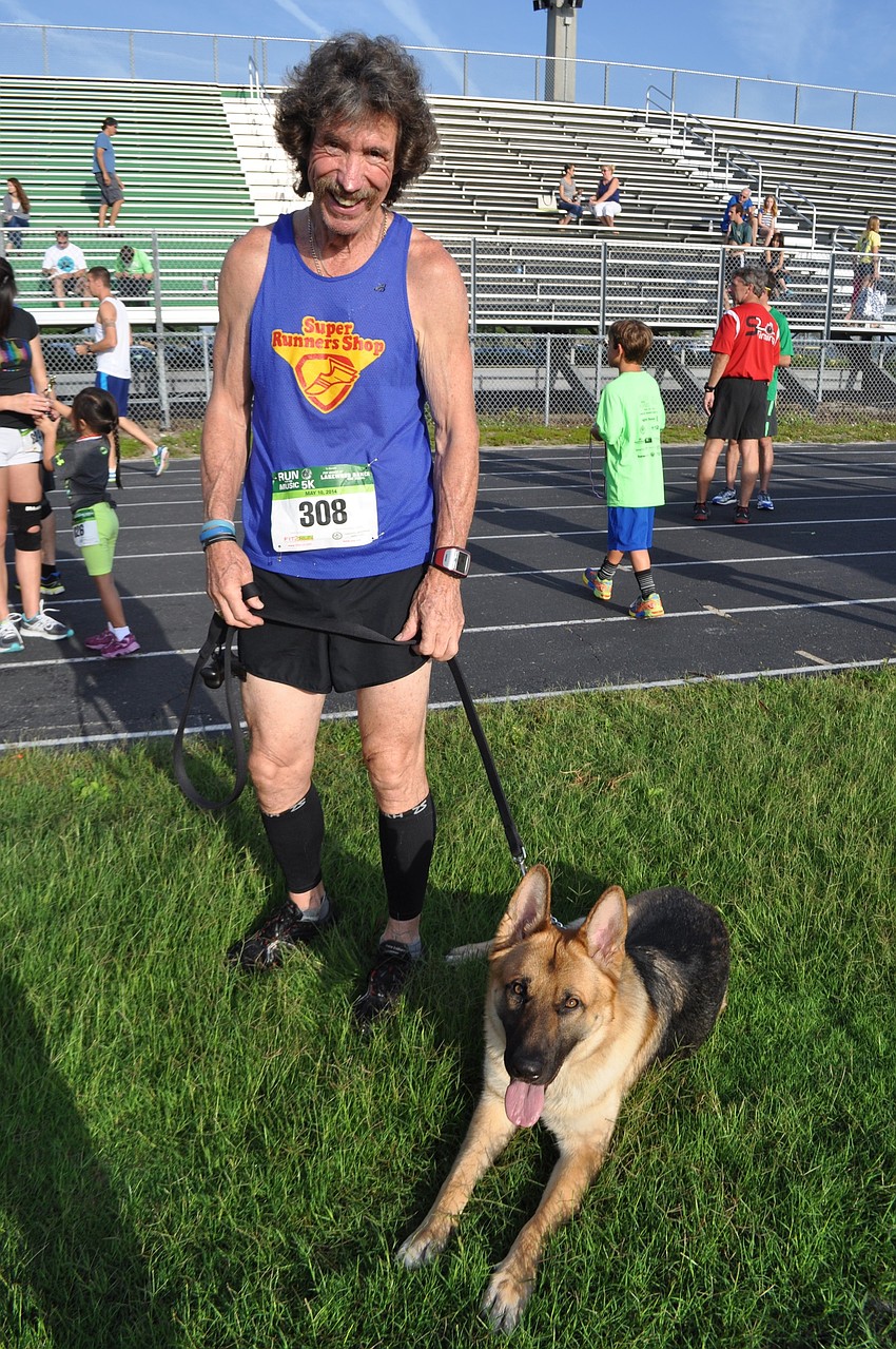 Lutz Hoffmann runs with Otto.