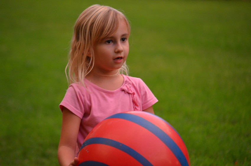 Autumn Porter plays.