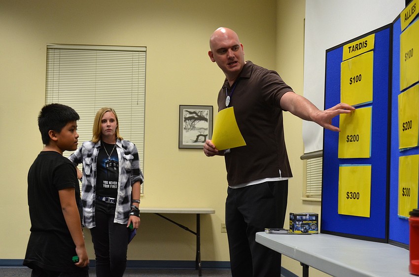 Chris O'Hara asks participants to pick a category and difficulty level.