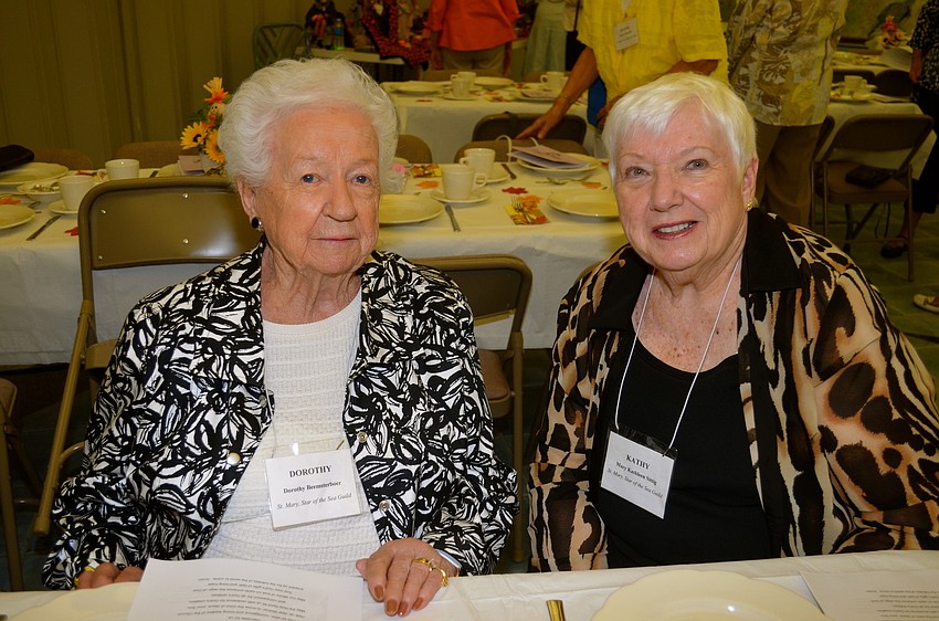 Dorothy Beemsterboer and Kathy Sittig find a spot at a table with friends.