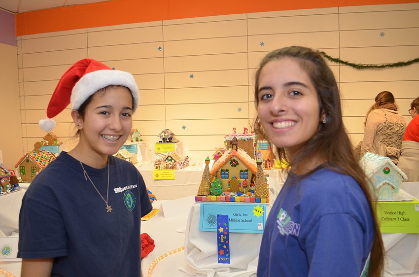 SRQ Volunteens Briana Escobar and Gabriella Escobar.