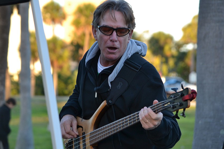 Jon Pettus performs with Kara Nally.