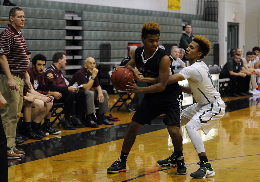 Lakewood Ranch's Damien Gordon attempts to steal the ball away from Braden River's Jordan Curtis.