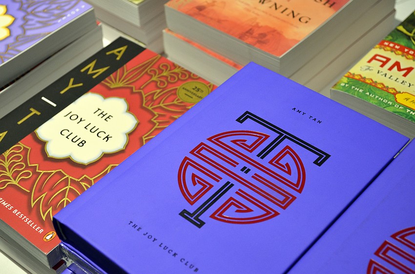 Amy Tan signed books for Platinum Dinner sponsors.