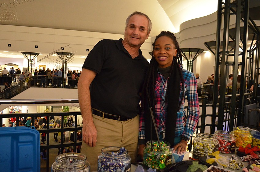 Nir Rogovfki and Dee Chyadzwa of Dulcefina brought sweets for guests.