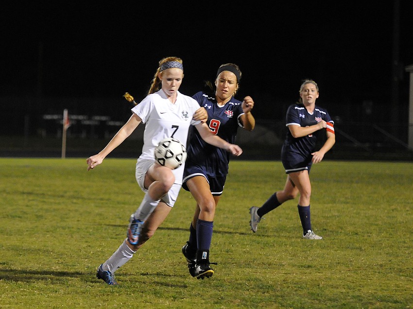 Midfielder Caitlyn Klein controls the ball for Lakewood Ranch in the first half.