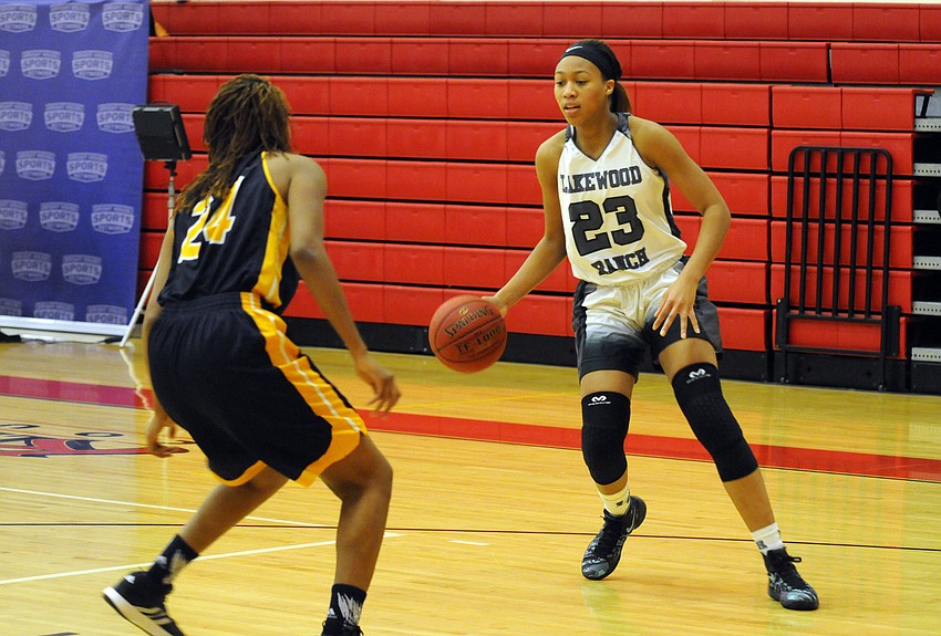 Lakewood Ranch forward LaDazhia Williams dribbles the ball along the perimeter in the first half.