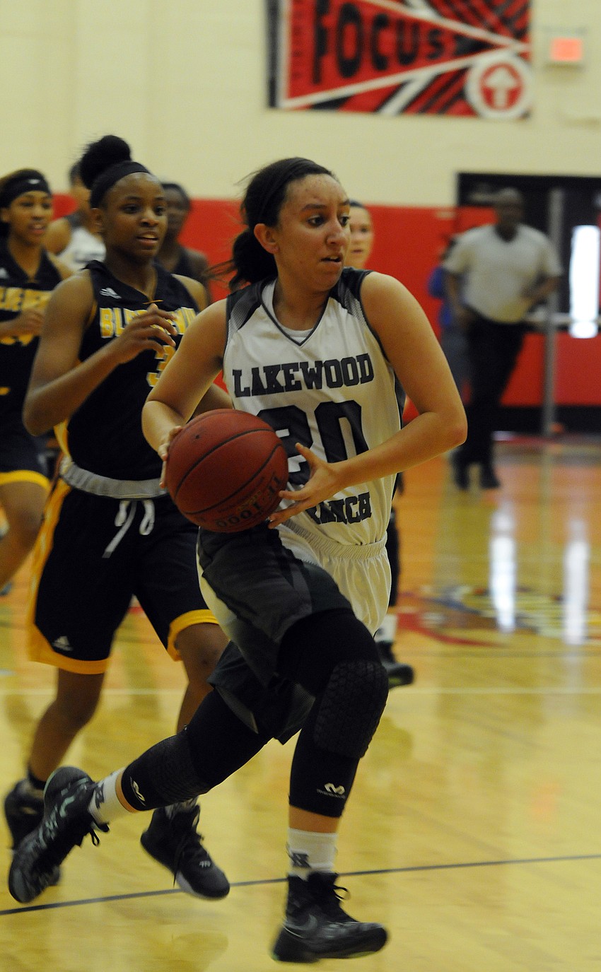 Lakewood Ranch senior Elise Spiller goes up for a layup in the second quarter.