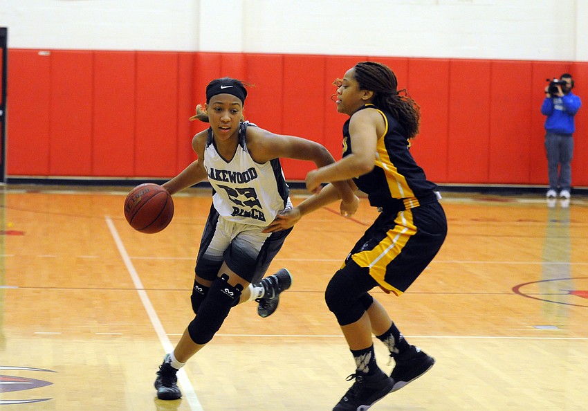 Lakewood Ranch's LaDazhia Williams finished with 21 points and nine rebounds.