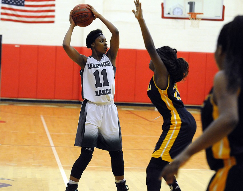 Lakewood Ranch sophomore India Searls searches for an open teammate in the second quarter.