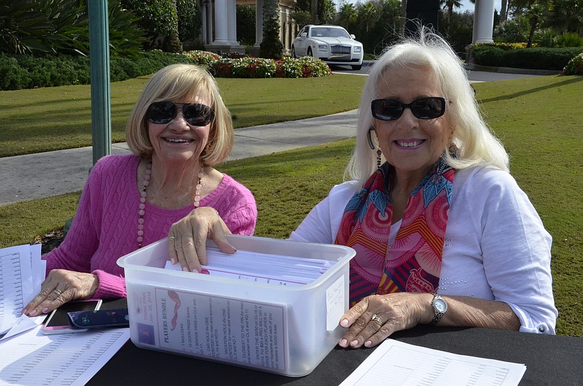 Gail Edelman and Diane Rosenblum help register members for the tournament.