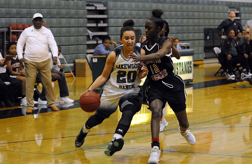 Lakewood Ranch senior guard Elise Spiller drives to the basket in the first half.