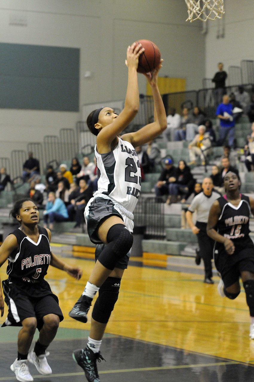 Junior forward LaDazhia Williams led all Lakewood Ranch scorers with 20 points.