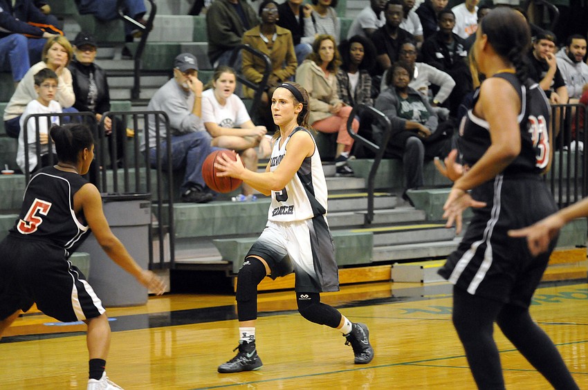 Lakewood Ranch guard Kailyn Scully looks to pass the ball in the fourth quarter.