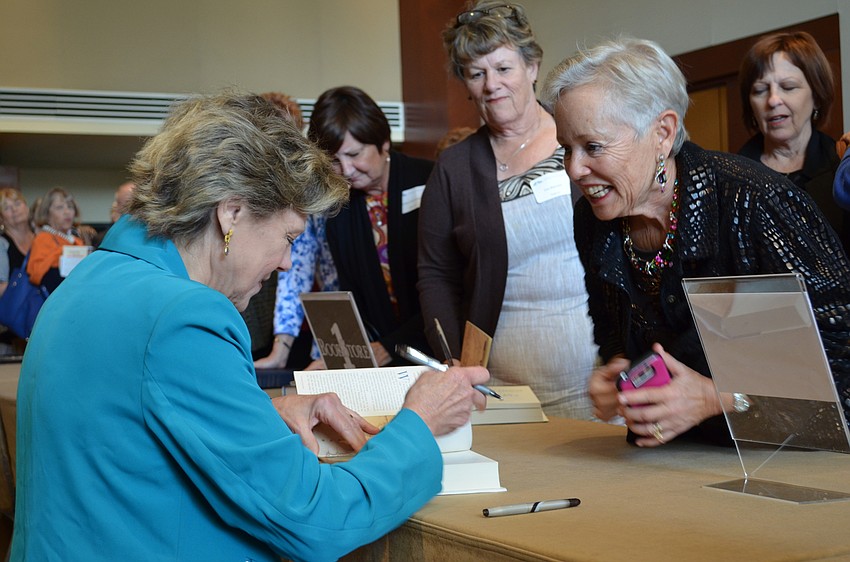 Cokie Roberts signs Nancy Weintraub's copy of 