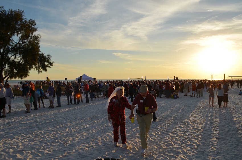 More than 380 people were in attendance for the Say ‘I do’ Again vow renewal ceremony on Siesta Key Beach.