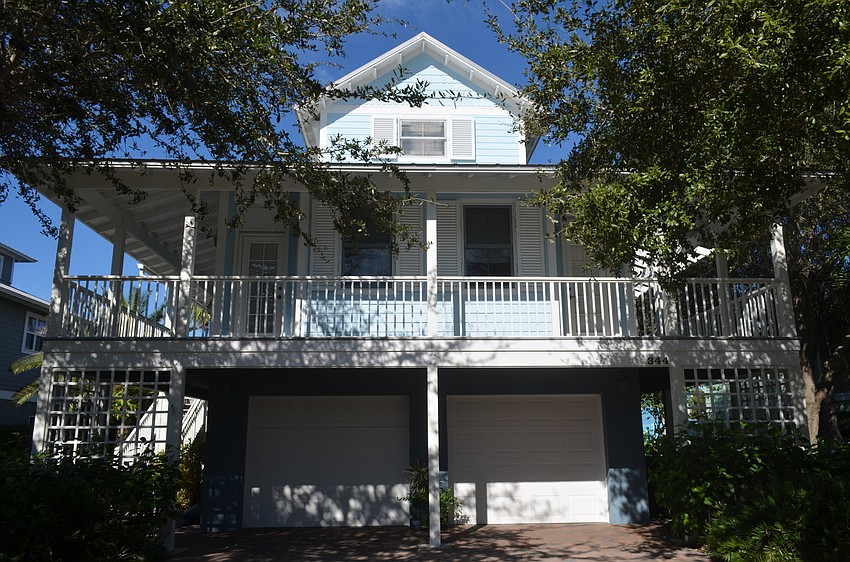 The exterior of the home hints at the interior’s serenity.