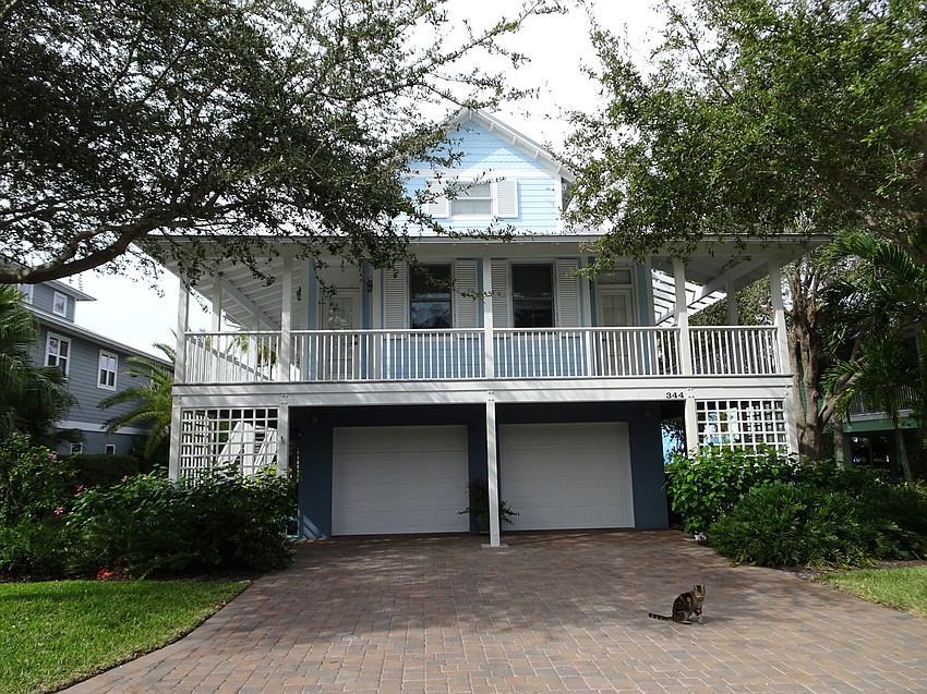The exterior of the home hints at the interior’s serenity.