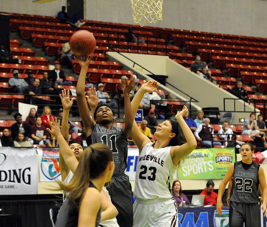 Lakewood Ranch's India Searls goes up for a shot in the first quarter.