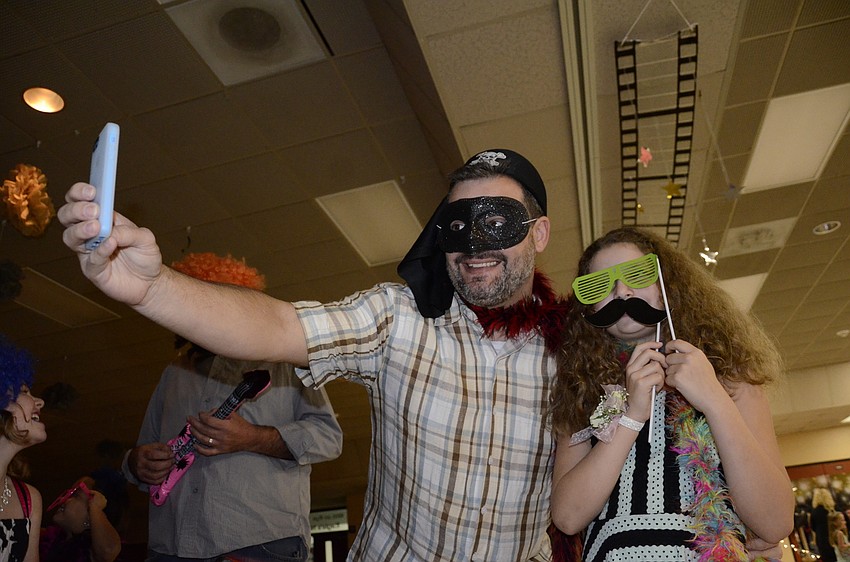 Scott and Kayelin Osborne take a photo booth selfie.