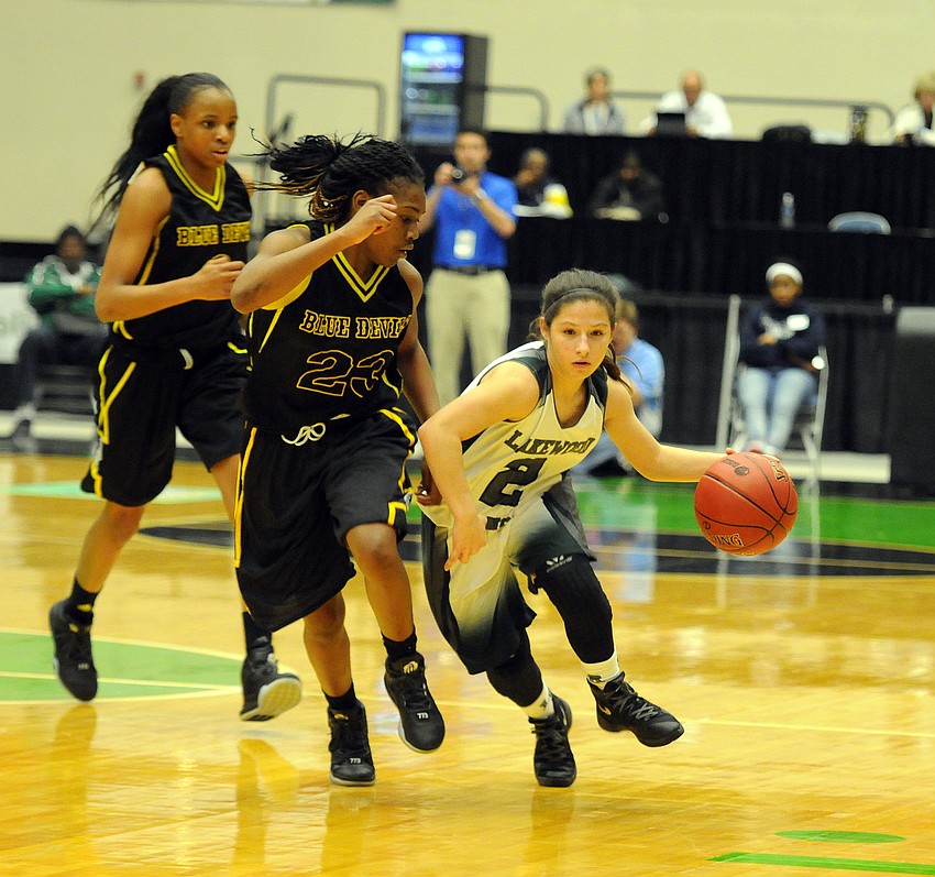 Lakewood Ranch sophomore Sarah Fazio brings the ball up the court in the first quarter.