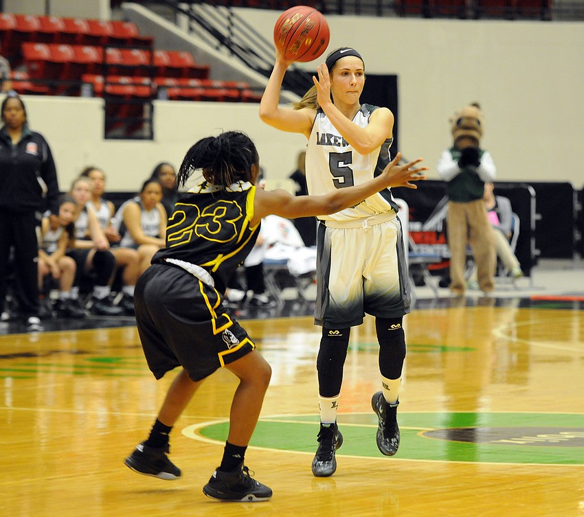 Lakewood Ranch senior Kailyn Scully had five points in the first half.