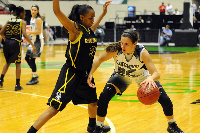 Lakewood Ranch senior Kyra Klarkowski attempts to dribble past Winter Haven's Diamond Battles.