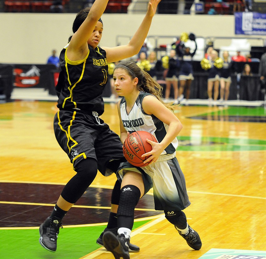 Lakewood Ranch sophomore guard Sarah Fazio drives to the basket in the fourth quarter.