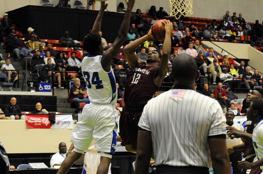 Brion Whitley led all scorers with 17 points in the first half.