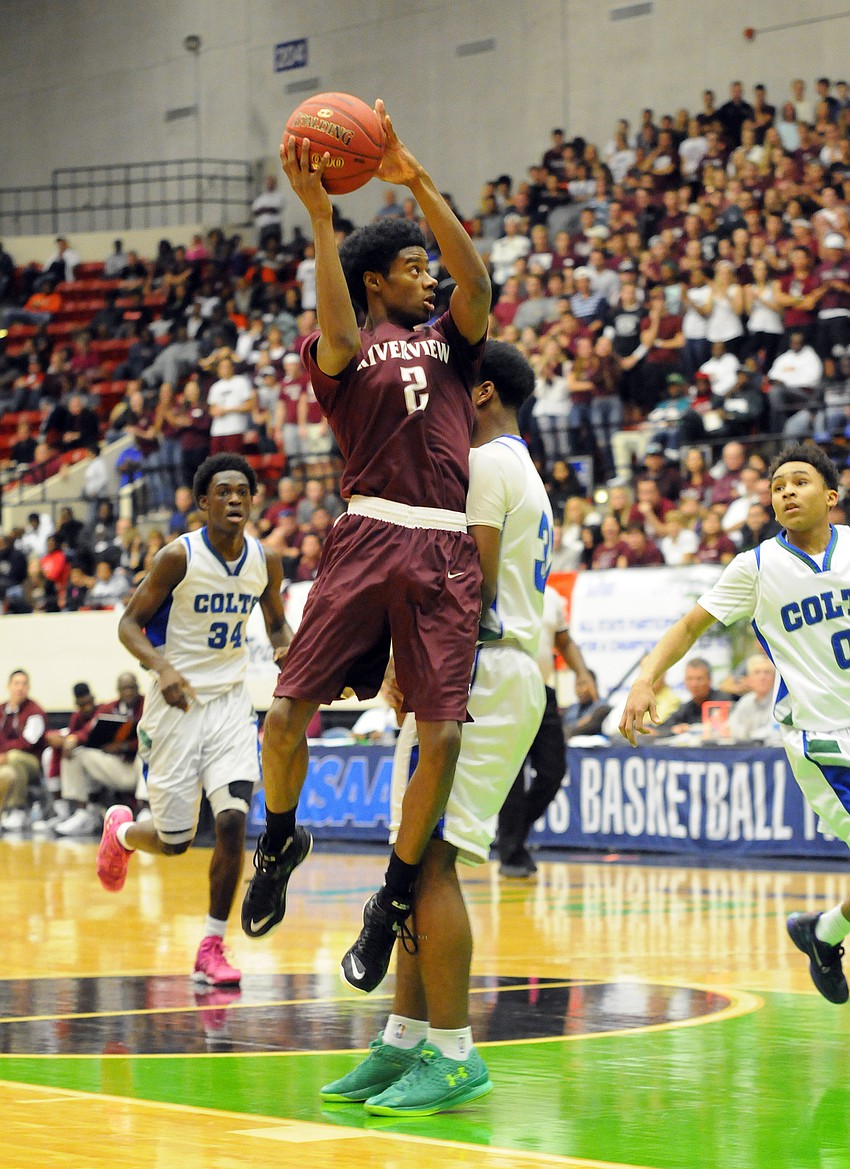 Riverview senior Micah Fenn drives to the basket.
