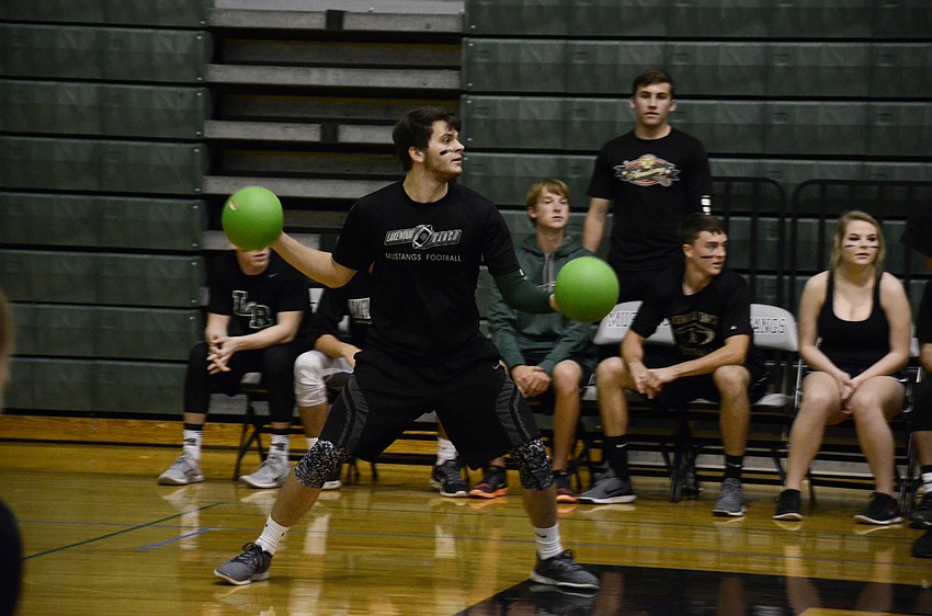 Alex Lanni, last man standing of Black Magic, defends his team from the Invisibles.