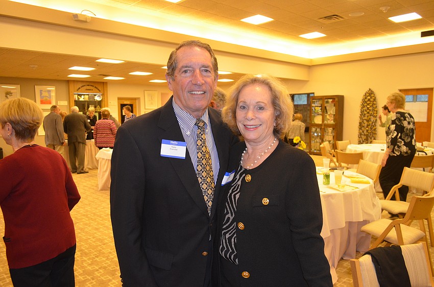 Rabbi Michael Eisenstat, last year’s honoree, and wife, Nancy