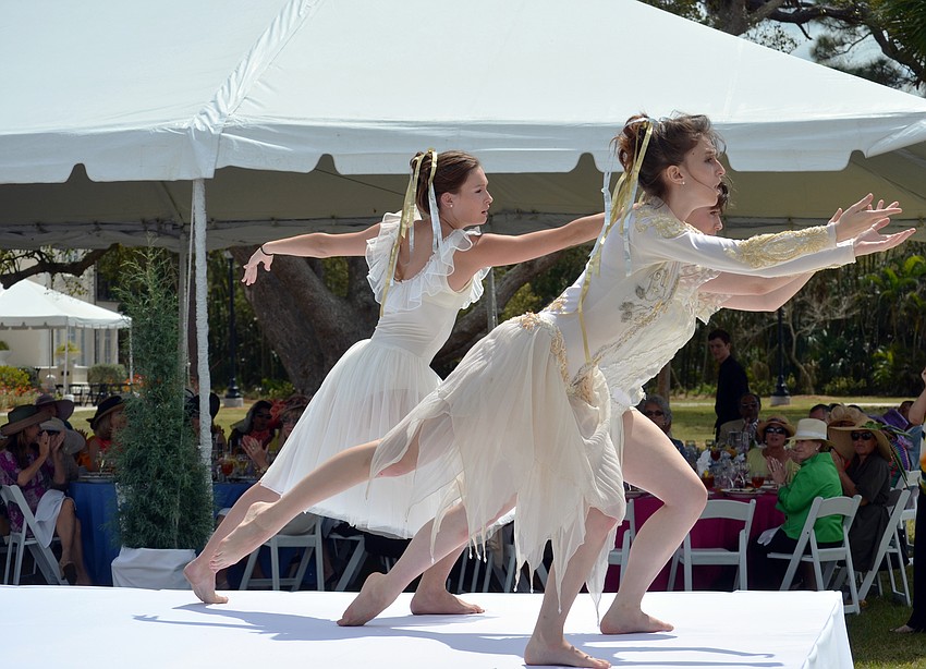 New College student dancers performed before the fashion show.