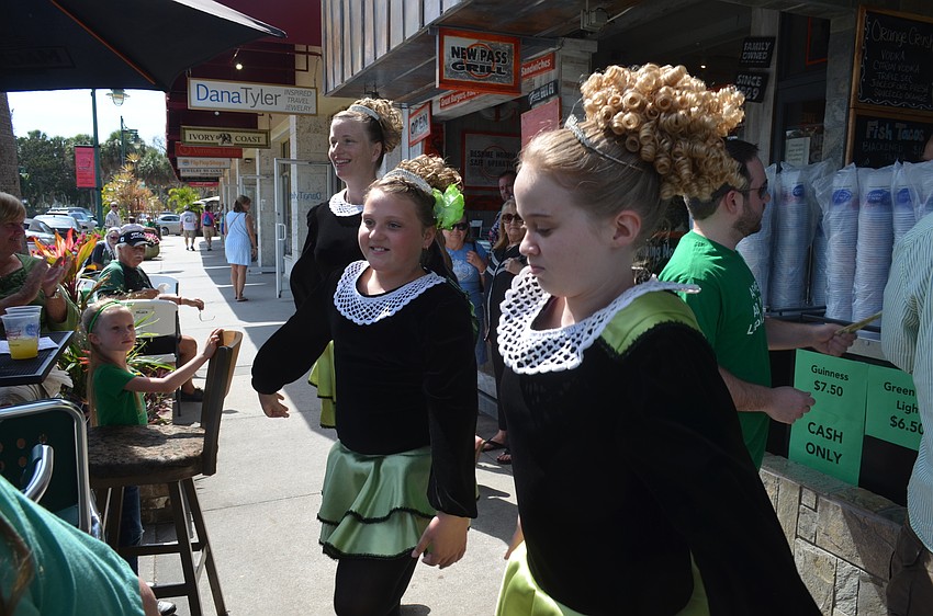 Irish dancers Gillian McCormack-Aeppli, Emma Harting and Ella Sams