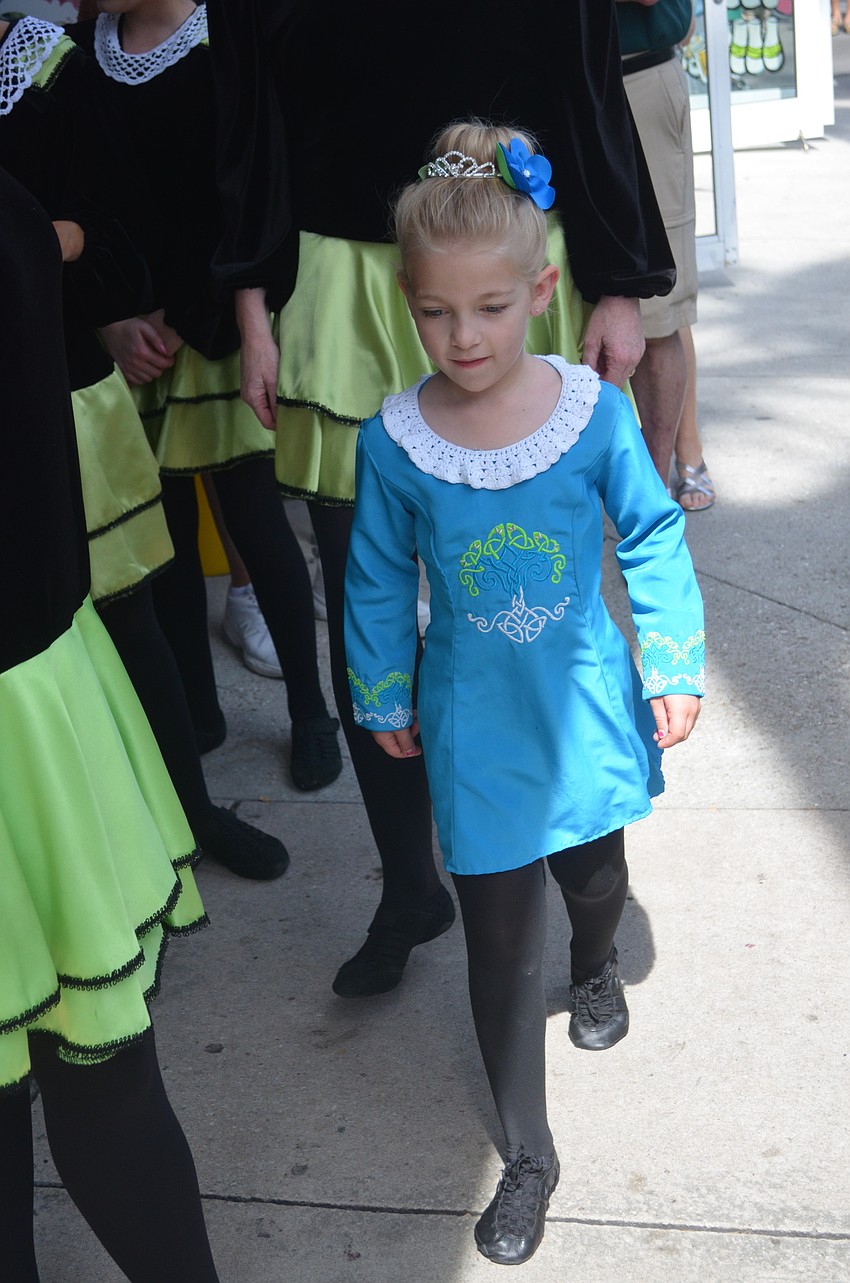 Irish dancer Ellie Hout, 6