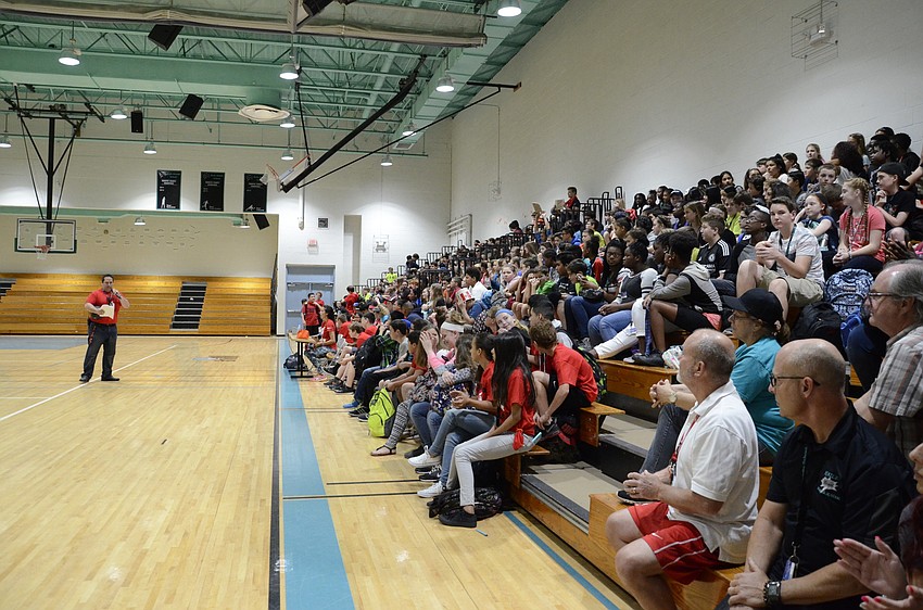 Assistant Principal Bob Solman announces the winning team.